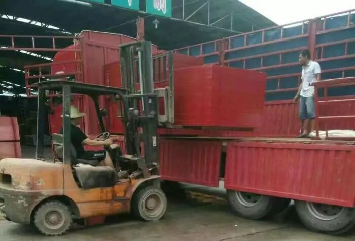 中南神箭竹胶板正在装车