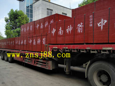 竹胶板生产厂家——中南神箭工厂正装车待发往河北沧州