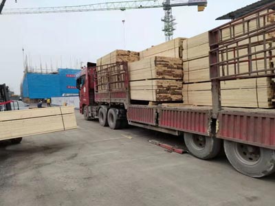 广西李总订购的40*70*4000（mm）建筑木方已发货，请注意查收 