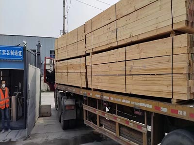 河南吴总订购的50*70*4000（mm）建筑木方已发货，请注意查收 