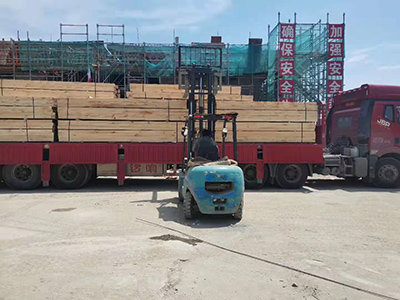 湖北杨总订购的30*70*2000（mm）建筑木方已发货，请注意查收   